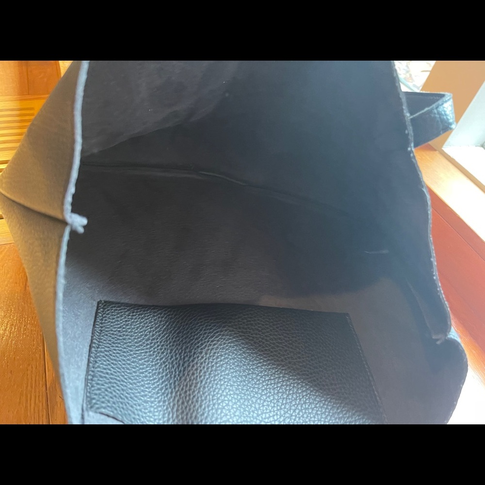 Black pebbled leather Vince Camuto tote - Picture 6 of 7